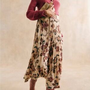Sezane Dune Kirt- Floral velvet pleated Skirt in Cream , burgundy and Brown